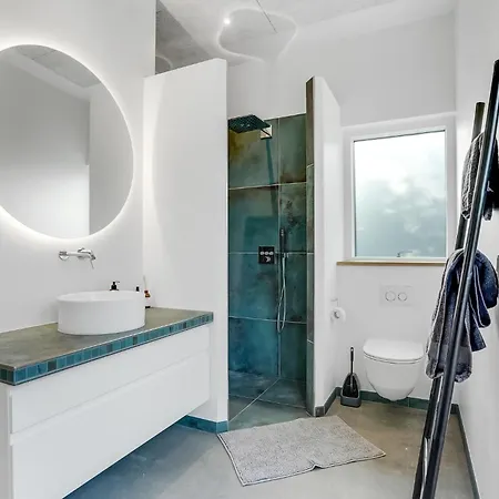 4 Bedroom Gorgeous In V *